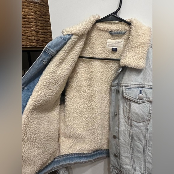 Faux Sherpa lined over-sized Jean jacket - Universal Thread - Picture 3 of 4